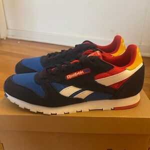 Blue Reebok Classic gradeschool 5.5 Running Shoes